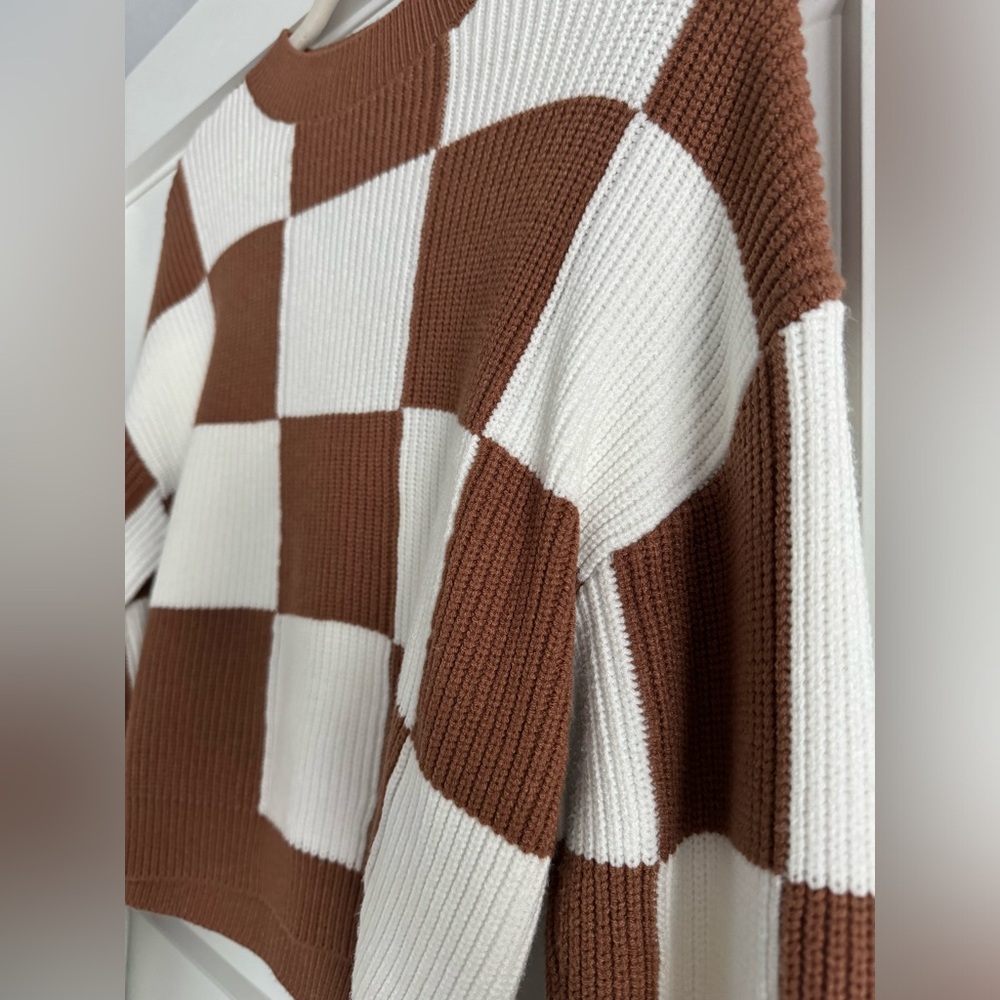 Brown and White Checkered Crop Sweater - Picture 4 of 4